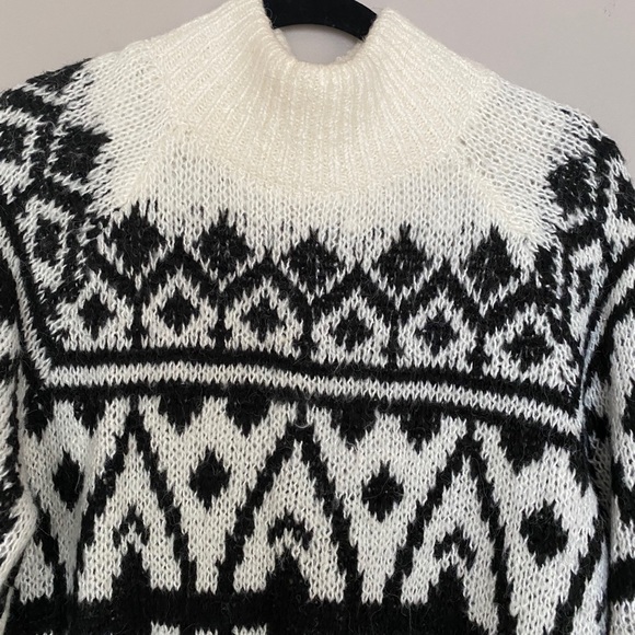 Hollister Cropped Sweater - Picture 4 of 10